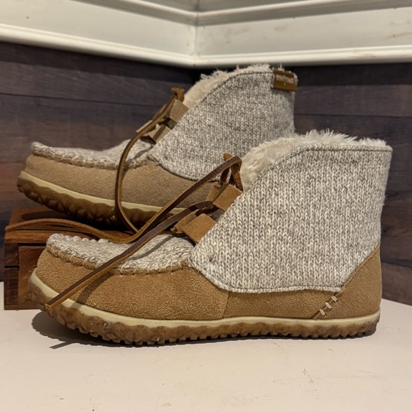 Minnetonka Women's Torrey Laceup Boot, Cinnamon 40141 US Size 5 - Picture 4 of 8